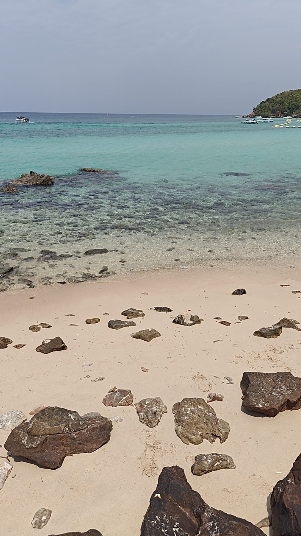 格兰岛清澈的海水